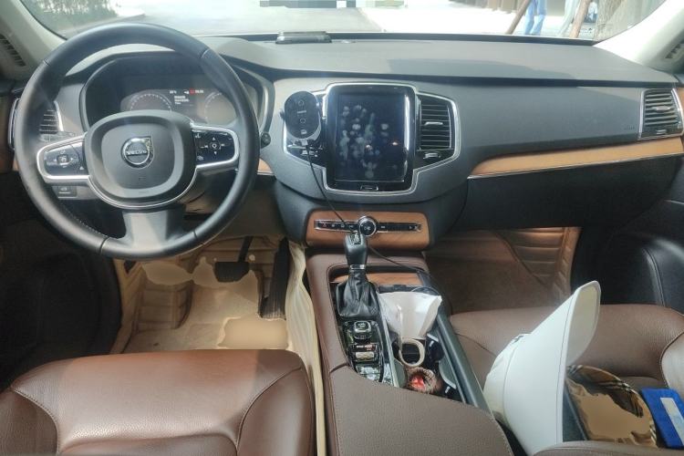 Used Volvo XC90 2018 T6 Zhiyi Edition 7-Seater Center Console