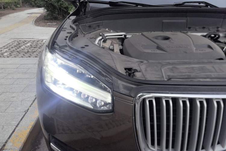 Used Volvo XC90 2018 T6 Zhiyi Edition 7-Seater Engine Bay Right