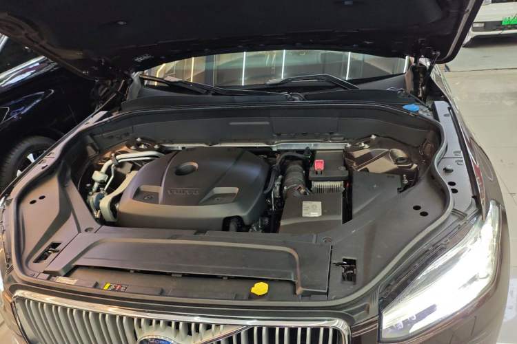 Used Volvo XC90 2018 T6 Prestige 7-Seater Engine Bay