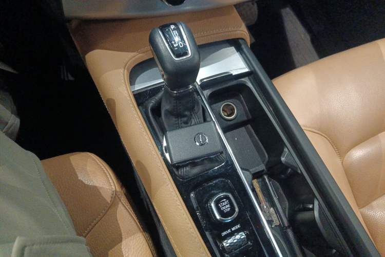 Used Volvo XC90 2018 T6 Zhiyi Edition 5-seater Gear Lever