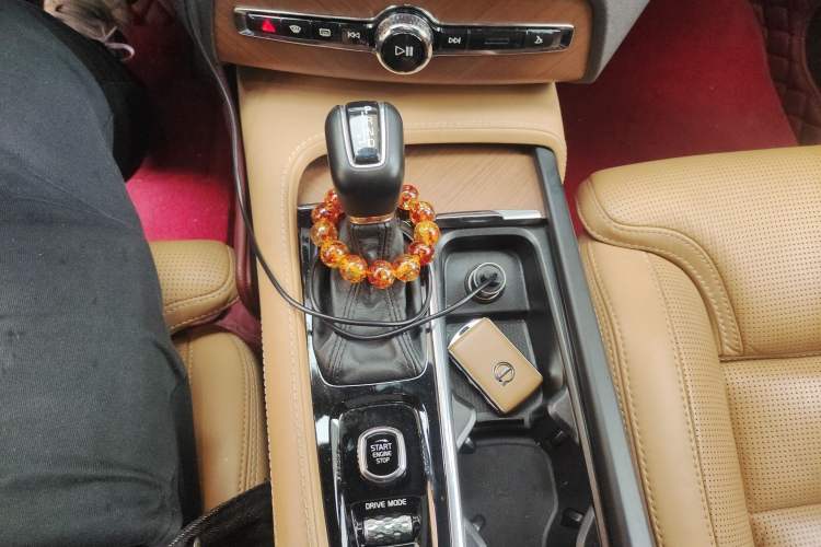 Used Volvo XC90 2018 T6 Prestige 7-Seater Gear Lever