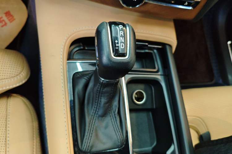 Used Volvo XC90 2018 T6 Prestige 7-Seater Gear Lever