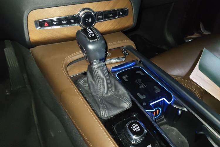 Used Volvo XC90 2018 T6 Zhiya Edition 7-seater Gear Lever