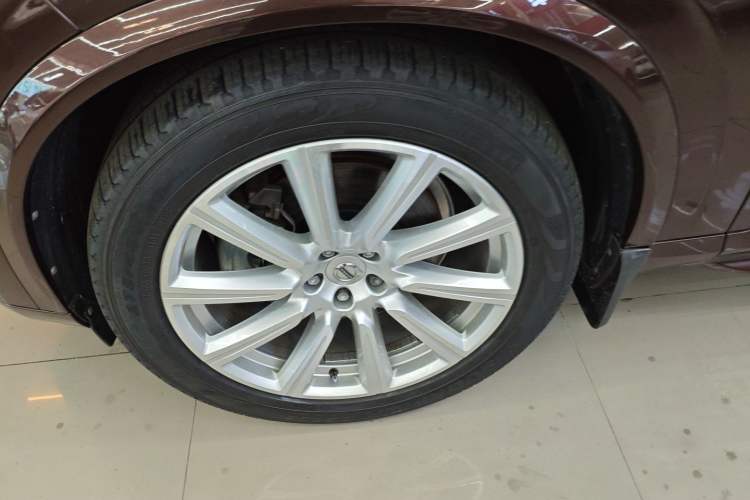 Used Volvo XC90 2018 T6 Prestige 7-Seater Left Front Wheel Hub