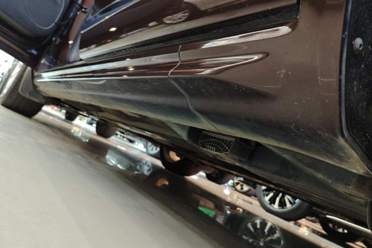 Used Volvo XC90 2018 T6 Prestige 7-Seater Left Side Sill