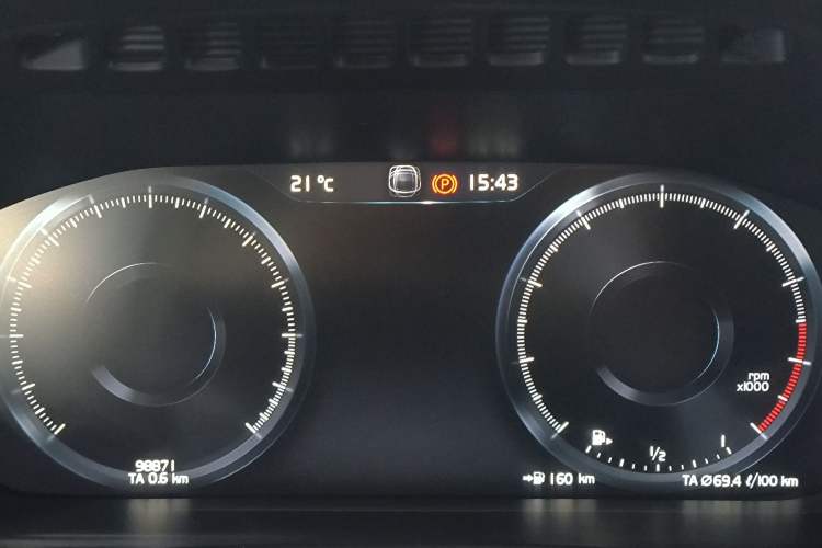 Used Volvo XC90 2018 T6 Zhiyi Edition 5-seater Odometer Close Up