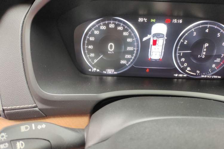 Used Volvo XC90 2018 T6 Prestige 7-Seater Odometer Close Up