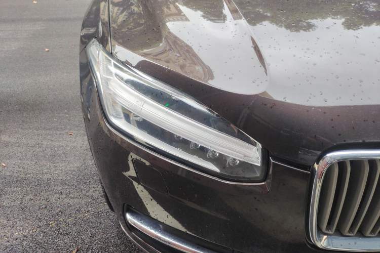 Used Volvo XC90 2018 T6 Prestige 7-Seater Right Front Headlight