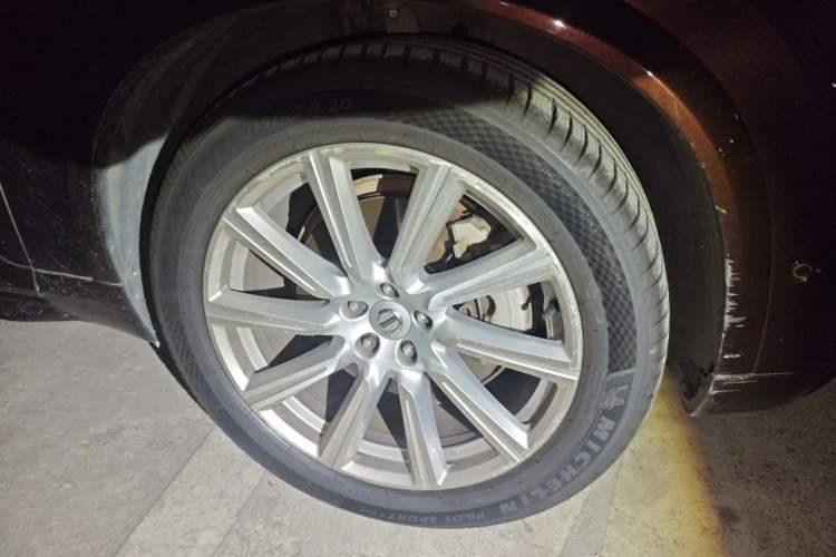 Used Volvo XC90 2018 T6 Zhiya Edition 7-seater Right Front Wheel Hub