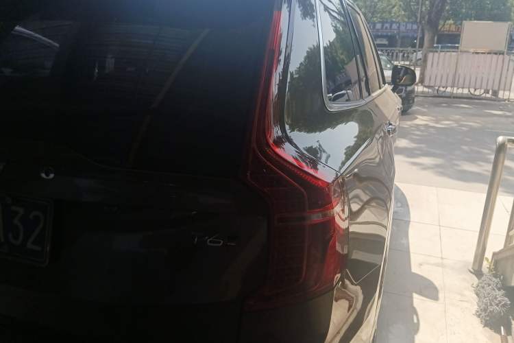 Used Volvo XC90 2018 T6 Zhiyi Edition 7-Seater Right Rear Taillight