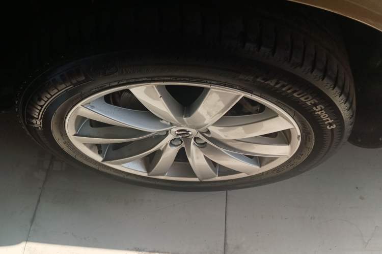 Used Volvo XC90 2018 T6 Zhiyi Edition 7-Seater Right Rear Wheel Hub