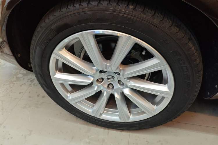 Used Volvo XC90 2018 T6 Prestige 7-Seater Right Rear Wheel Hub