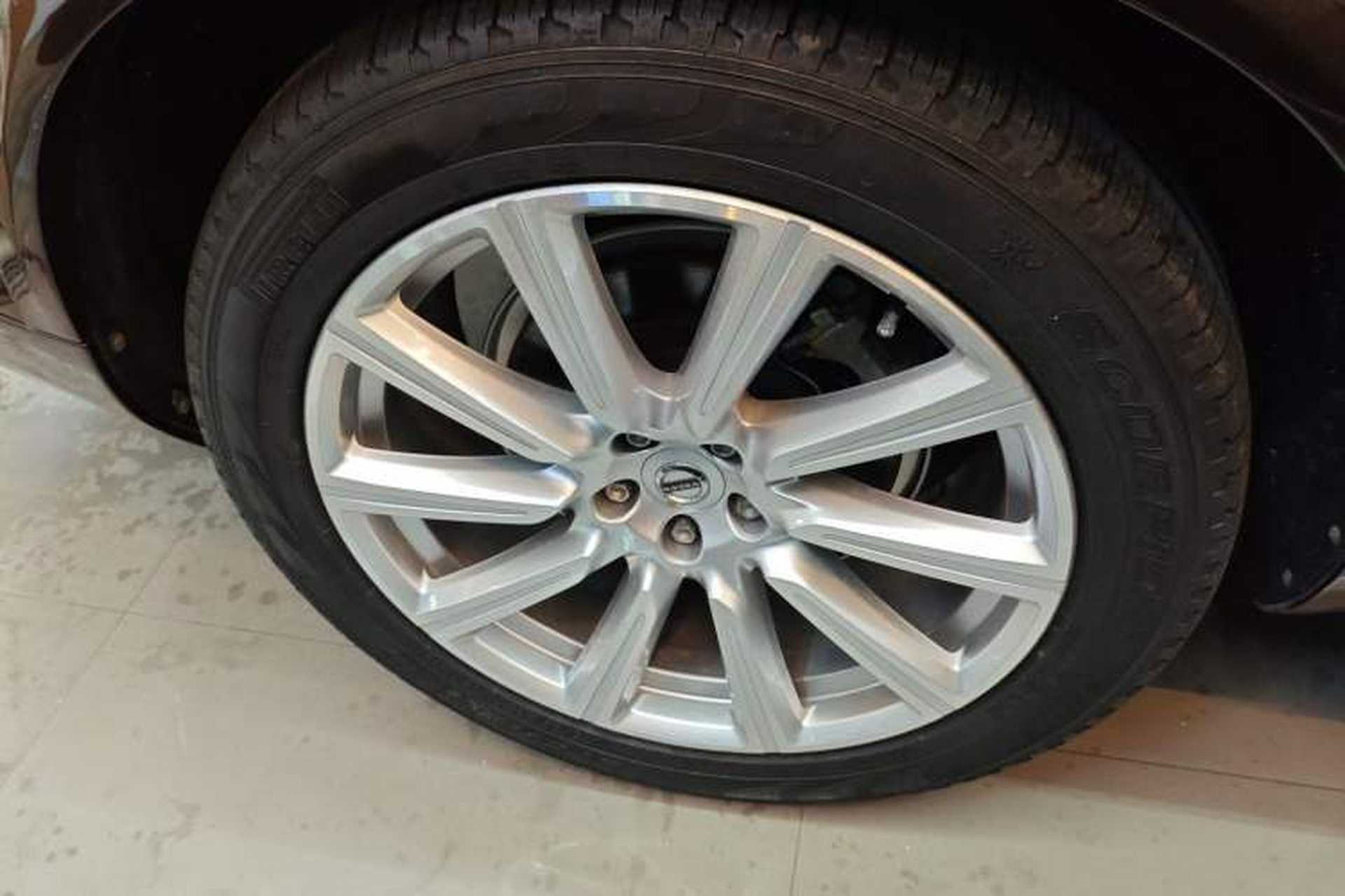 Used Volvo XC90 2018 T6 Prestige 7-Seater Right Rear Wheel Hub