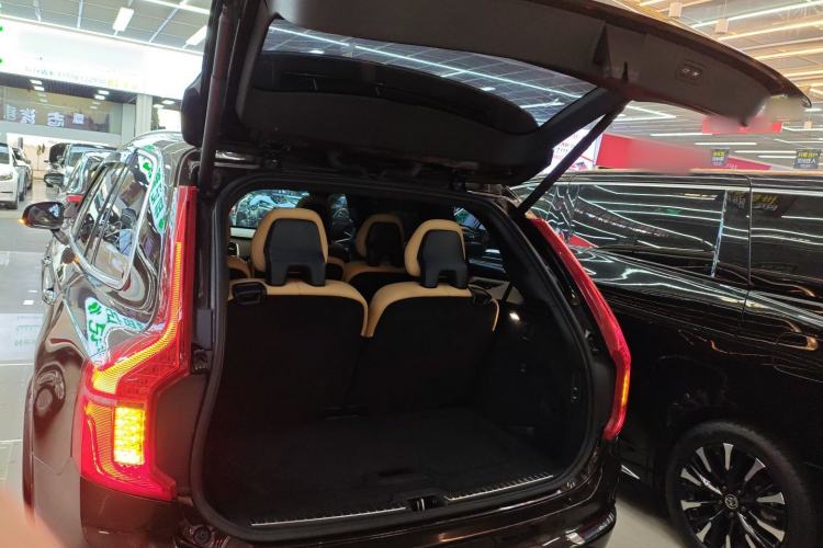 Used Volvo XC90 2018 T6 Prestige 7-Seater Trunk