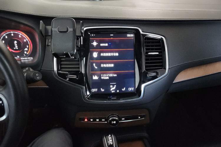 Used Volvo XC90 2018 T6 Prestige 7-Seater Audio And AC Panel