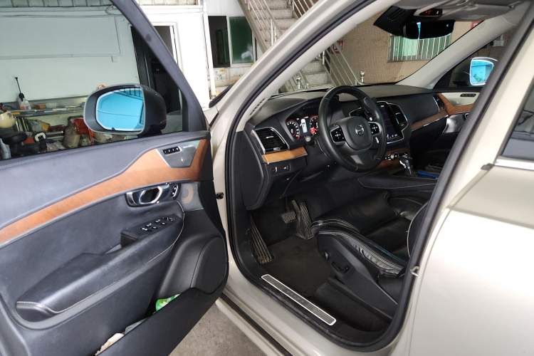 Used Volvo XC90 2018 T6 Prestige 7-Seater Driver Seat