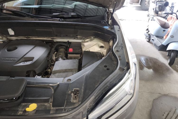 Used Volvo XC90 2018 T6 Prestige 7-Seater Engine Bay Left