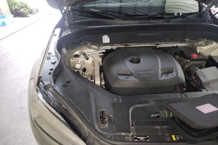 Used Volvo XC90 2018 T6 Prestige 7-Seater Engine Bay Right