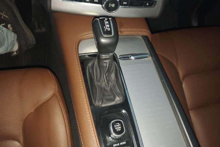 Used Volvo XC90 2018 T6 Zhiyi Edition 7-Seater Gear Lever