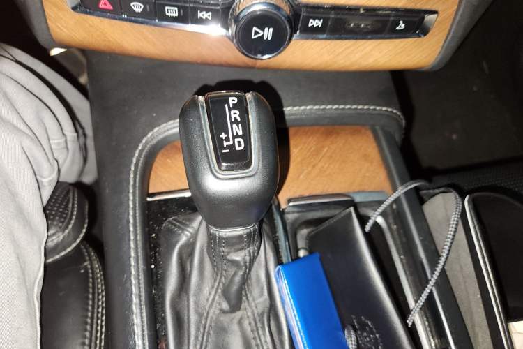 Used Volvo XC90 2018 T6 Prestige 7-Seater Gear Lever