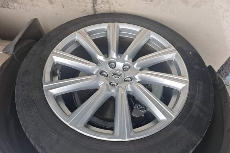 Used Volvo XC90 2018 T6 Zhiya Edition 7-seater Left Front Wheel Hub