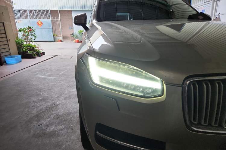 Used Volvo XC90 2018 T6 Prestige 7-Seater Right Front Headlight
