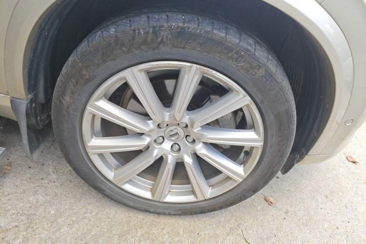 Used Volvo XC90 2018 T6 Zhiya Edition 7-seater Right Front Wheel Hub