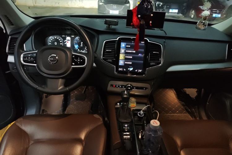 Used Volvo XC90 2018 T6 Zhiyi Edition 7-Seater Center Console