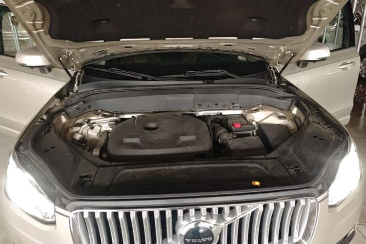 Used Volvo XC90 2018 T6 Zhiyi Edition 7-Seater Engine Bay
