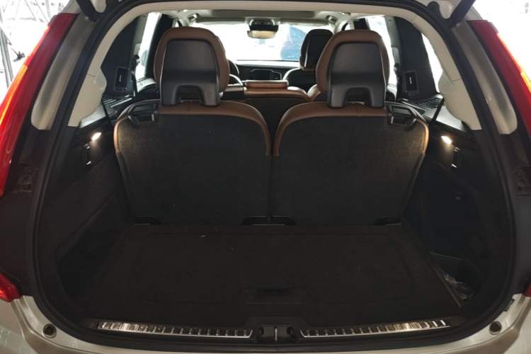 Used Volvo XC90 2018 T6 Zhiyi Edition 7-Seater Trunk