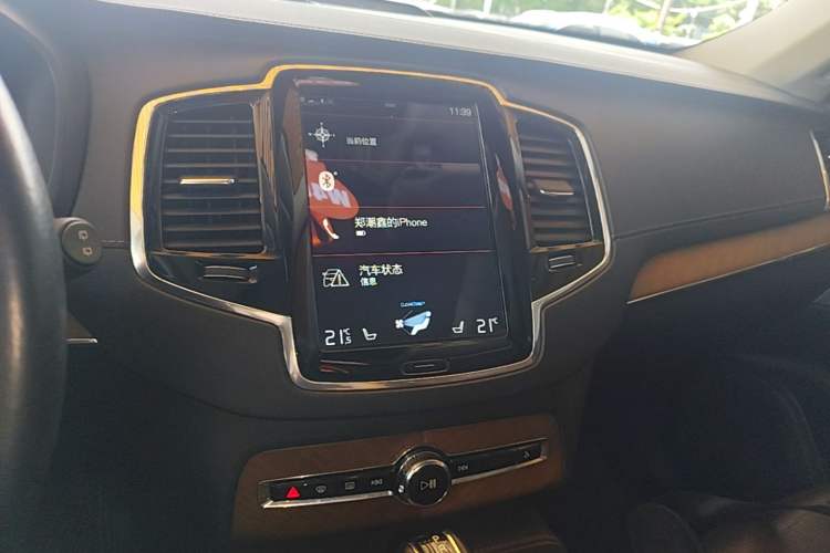 Used Volvo XC90 2018 T6 Prestige 7-Seater Audio And AC Panel