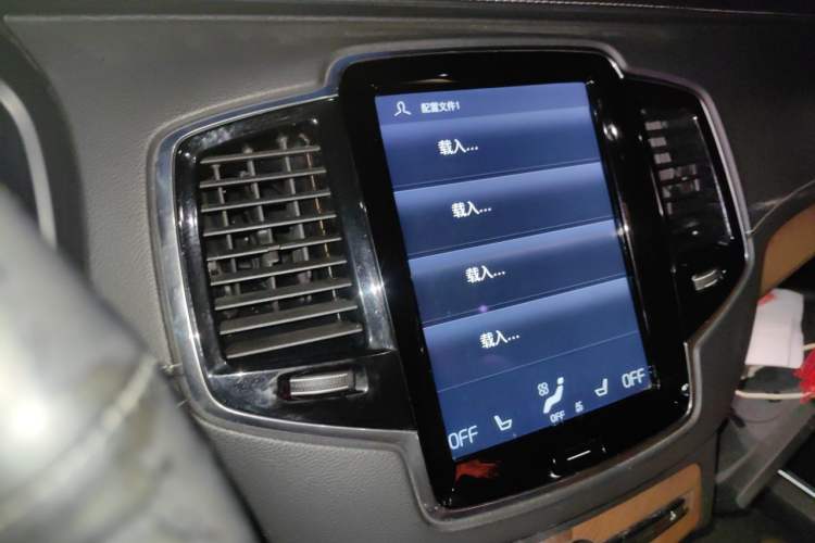 Used Volvo XC90 2018 T6 Prestige 7-Seater Audio And AC Panel