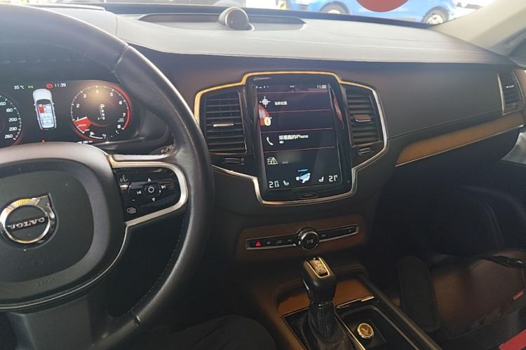 Used Volvo XC90 2018 T6 Prestige 7-Seater Center Console