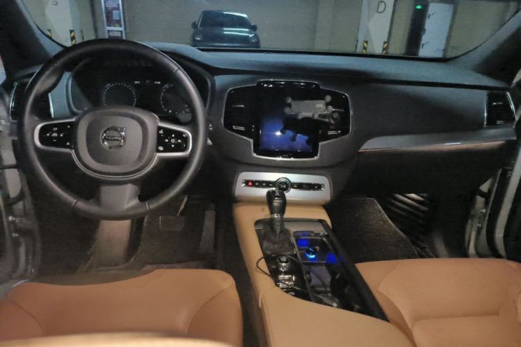 Used Volvo XC90 2018 T6 Zhiyi Edition 7-Seater Center Console