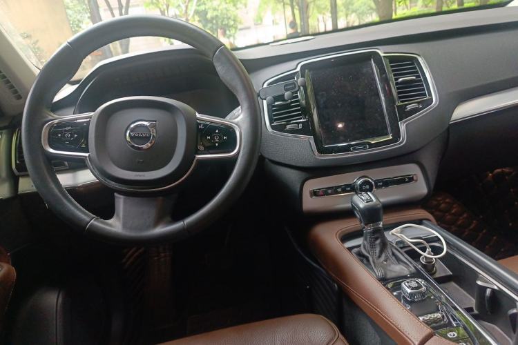 Used Volvo XC90 2018 T6 Zhiyi Edition 7-Seater Center Console