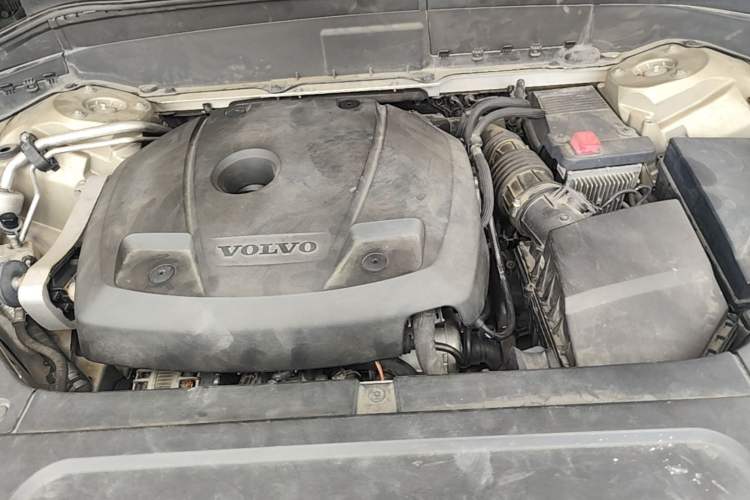 Used Volvo XC90 2018 T6 Prestige 7-Seater Engine Bay