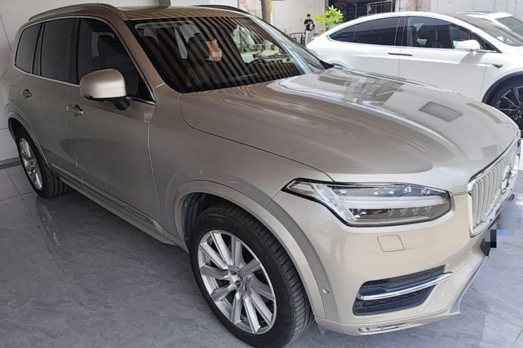 Used Volvo XC90 2018 T6 Prestige 7-Seater Front Right 45 Deg