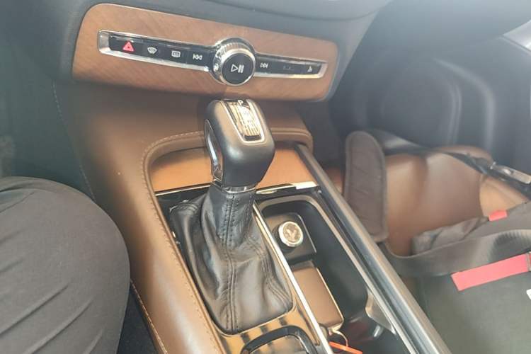 Used Volvo XC90 2018 T6 Prestige 7-Seater Gear Lever