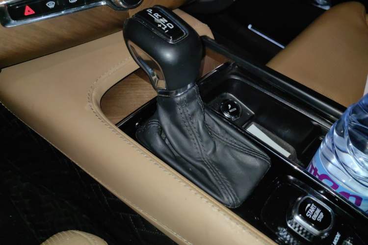 Used Volvo XC90 2018 T6 Prestige 7-Seater Gear Lever