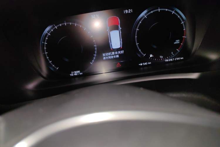 Used Volvo XC90 2018 T6 Prestige 7-Seater Odometer Close Up