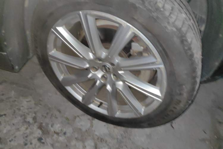 Used Volvo XC90 2018 T6 Prestige 7-Seater Right Front Wheel Hub