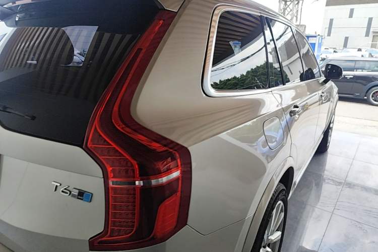 Used Volvo XC90 2018 T6 Prestige 7-Seater Right Rear Taillight