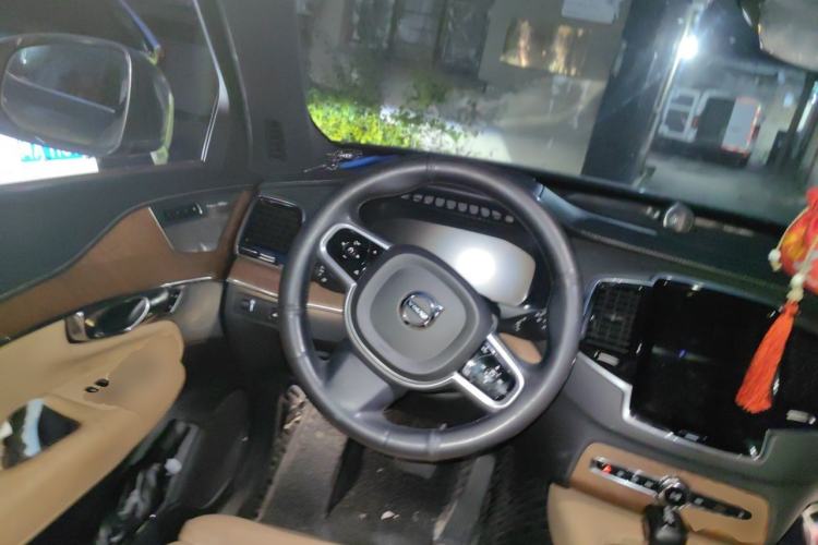 Used Volvo XC90 2018 T6 Prestige 7-Seater Steering Wheel