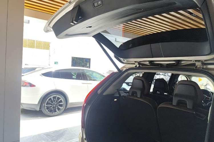 Used Volvo XC90 2018 T6 Prestige 7-Seater Trunk