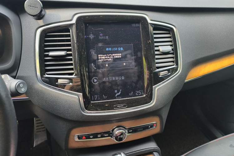 Used Volvo XC90 2018 T6 Zhiya Edition 7-seater Audio And AC Panel