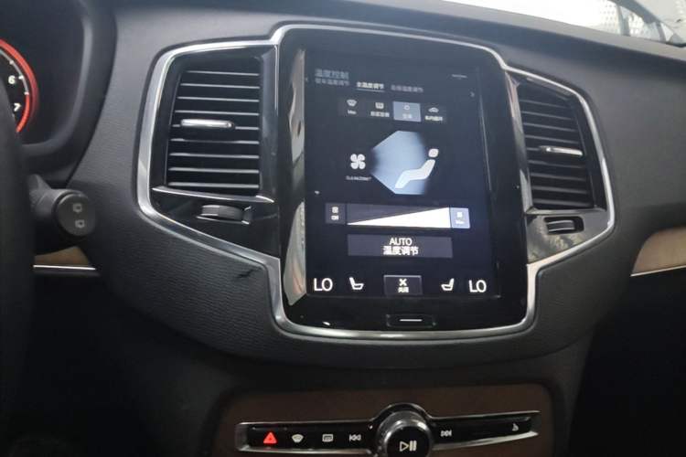 Used Volvo XC90 2018 T6 Zhiya Edition 7-seater Audio And AC Panel