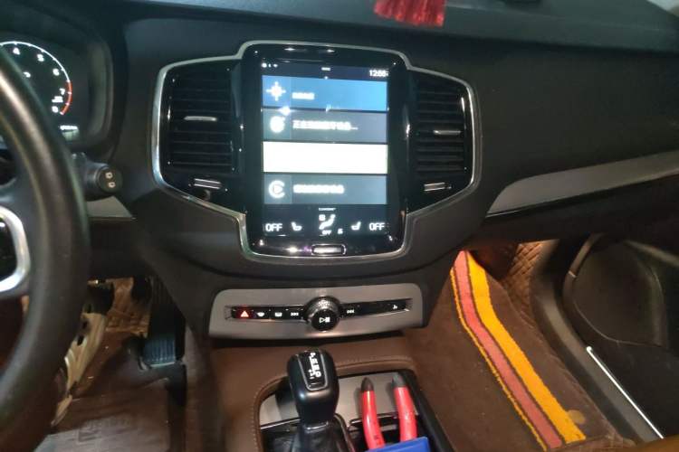 Used Volvo XC90 2018 T6 Zhiyi Edition 7-Seater Audio And AC Panel