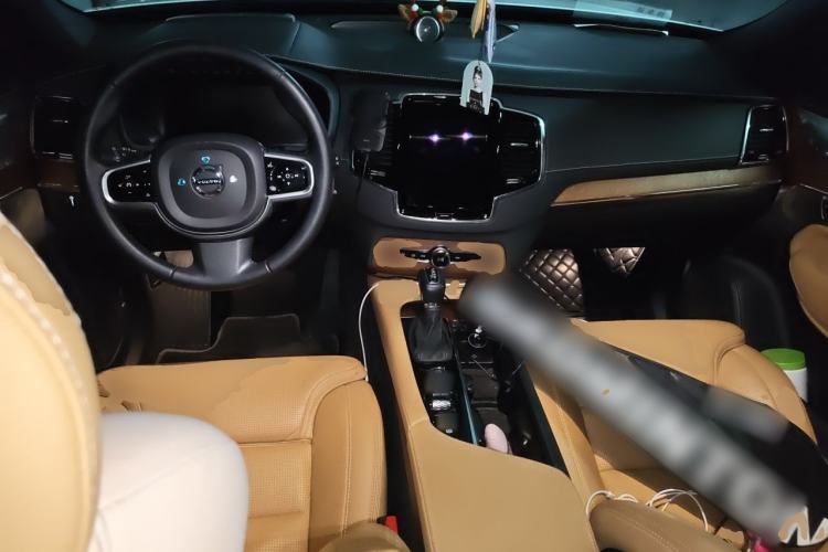 Used Volvo XC90 2018 T6 Prestige 7-Seater Center Console
