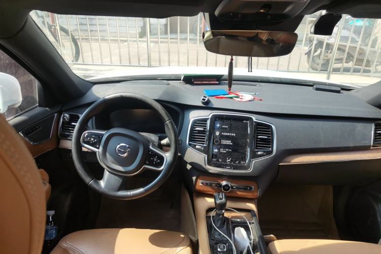 Used Volvo XC90 2018 T6 Zhiya Edition 7-seater Center Console