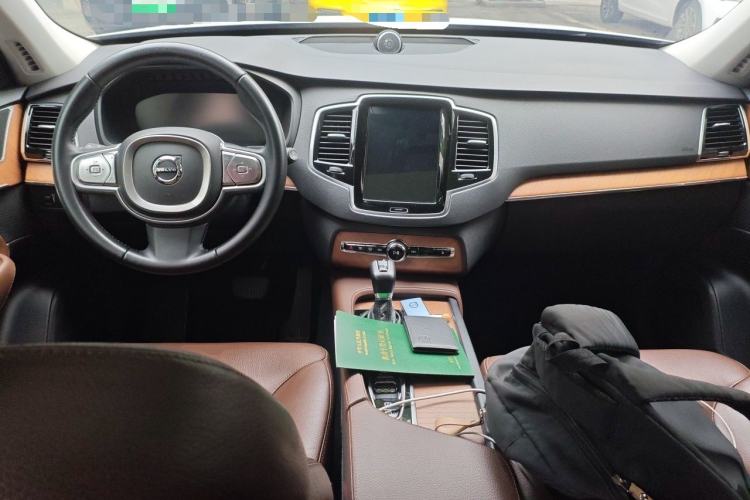 Used Volvo XC90 2018 T6 Zhiyi Edition 7-Seater Center Console